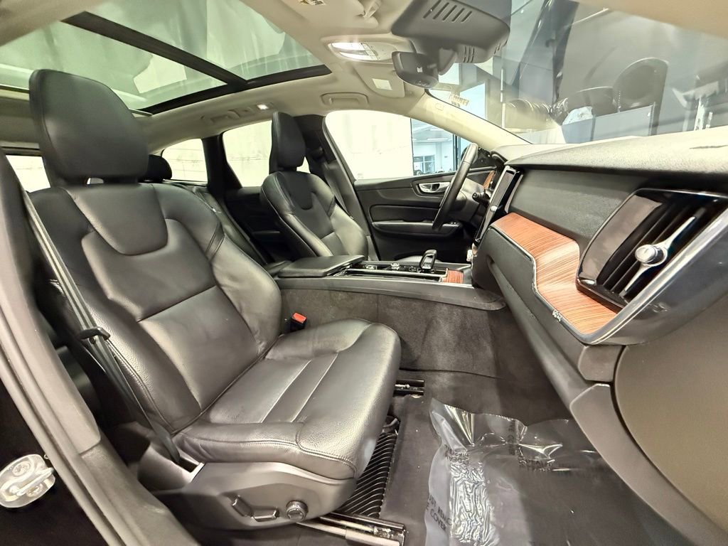 Used 2024 Volvo XC60 B5 Plus image 28