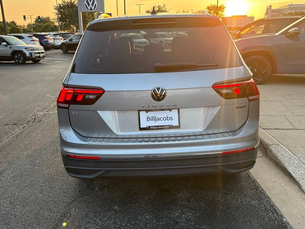 Used 2022 Volkswagen Tiguan SE AWD/4WD image 5