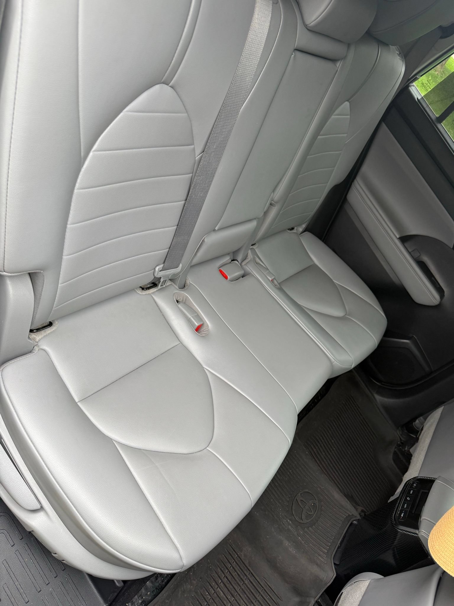 Used 2021 Toyota Highlander XLE AWD/4WD image 7