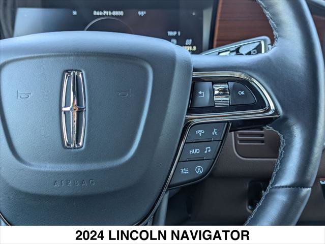 Used 2024 Lincoln Navigator Reserve AWD/4WD image 14