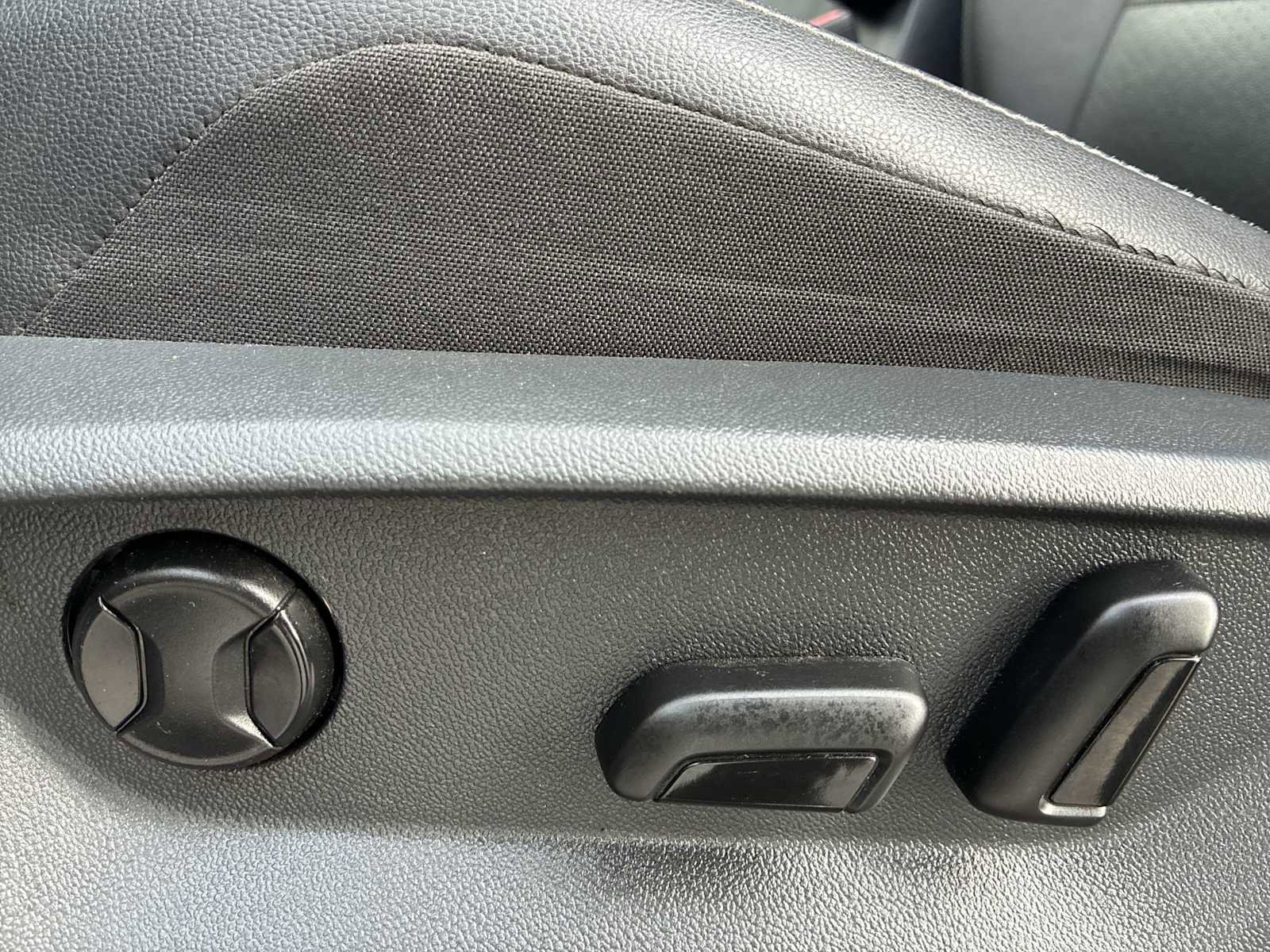 Used 2019 Volkswagen Tiguan SEL AWD/4WD image 14