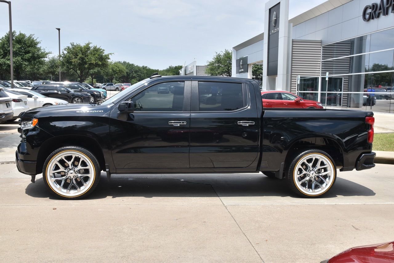 Used 2025 Chevrolet Silverado 1500 RST w/ Convenience Package II AWD/4WD image 12