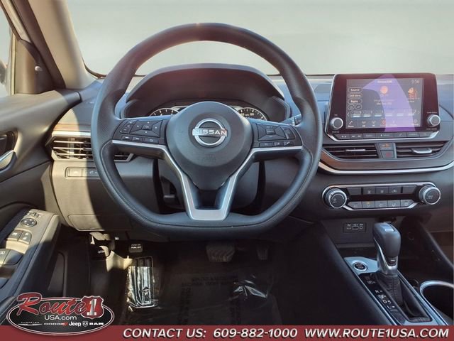 Used 2024 Nissan Altima 2.5 SV image 16