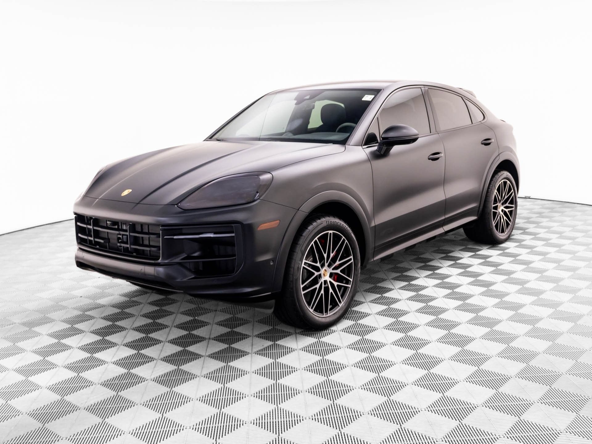 Certified 2025 Porsche Cayenne GTS AWD/4WD image 1