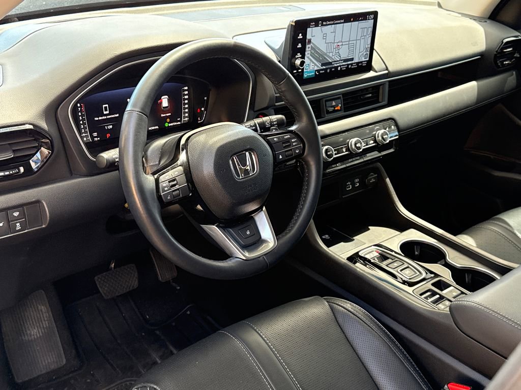 Used 2025 Honda Pilot Elite image 11