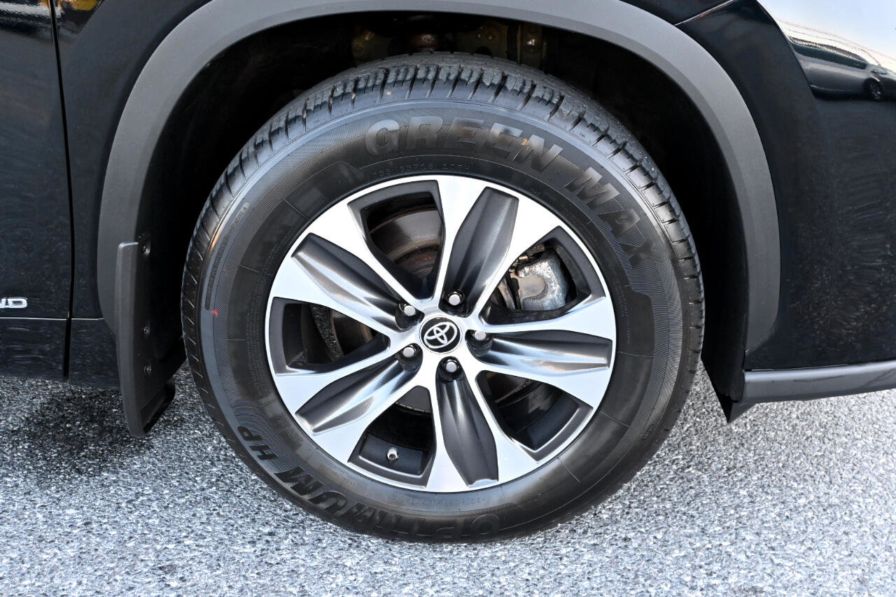Used 2021 Toyota Highlander XLE image 40
