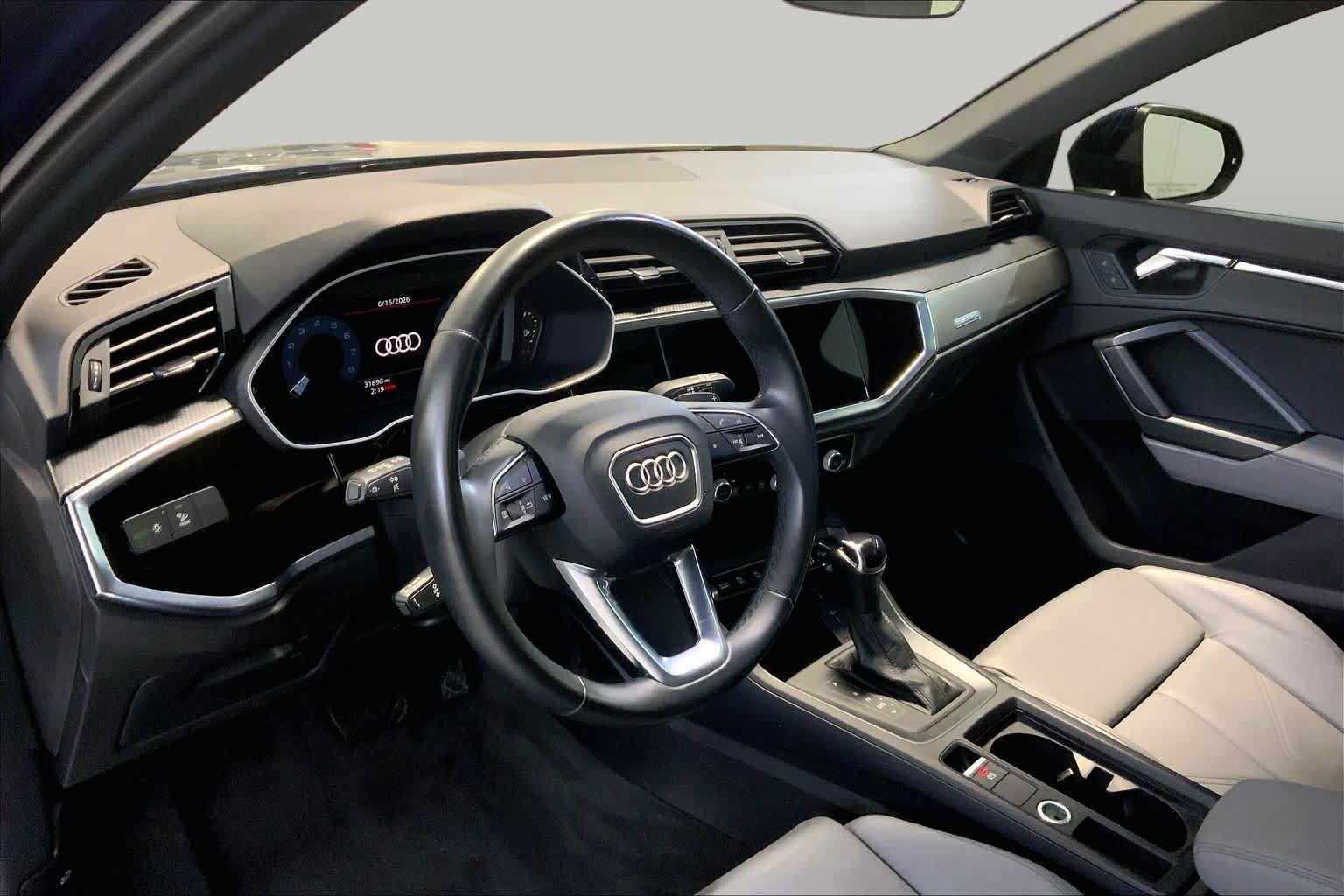 Used 2023 Audi Q3 2.0T Premium w/ Black Optic Sport Package AWD/4WD image 17