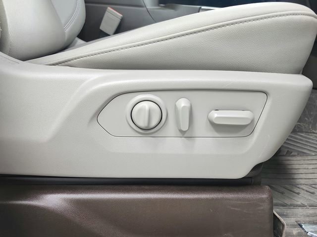 Used 2023 Chevrolet Silverado 2500 LTZ w/ LTZ Premium Package AWD/4WD image 40