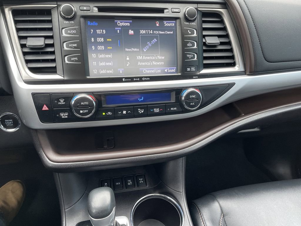 Used 2018 Toyota Highlander XLE AWD/4WD image 18