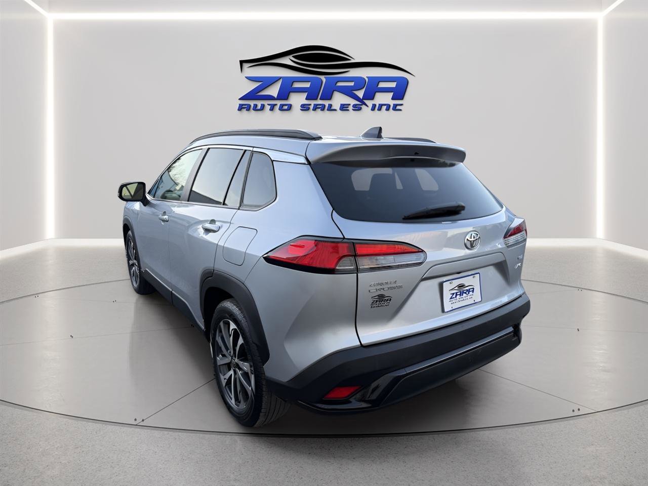 Used 2025 Toyota Corolla Cross XLE image 4