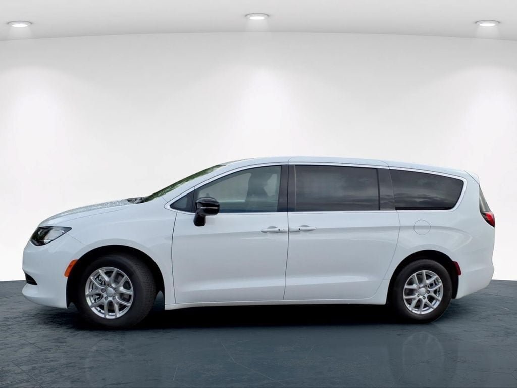 New 2027 Chrysler Pacifica LX FWD image 5