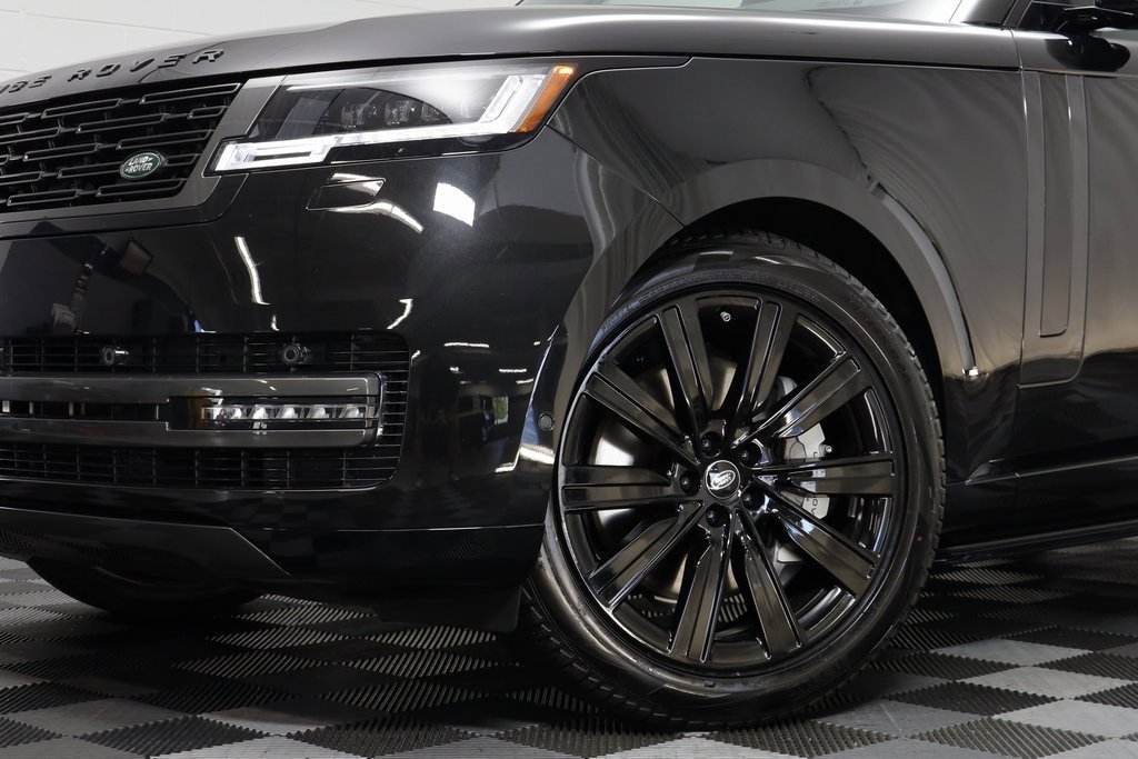 New 2025 Land Rover Range Rover SE image 3