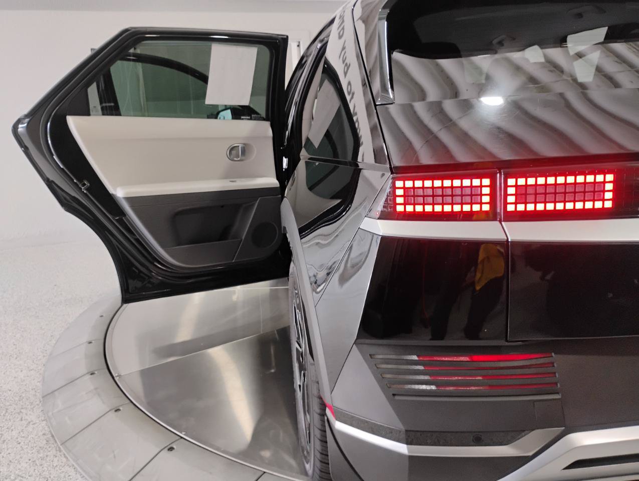 Used 2024 Hyundai Ioniq 5 SEL RWD image 41