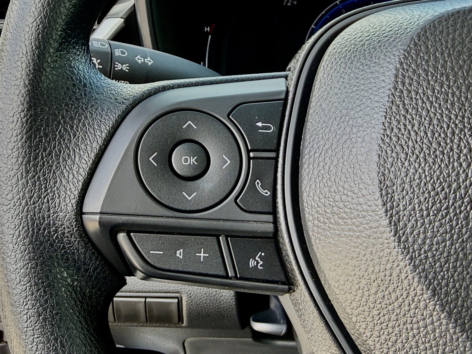 Used 2026 Toyota Corolla LE w/ Carpet Mat Package (TMS) image 28