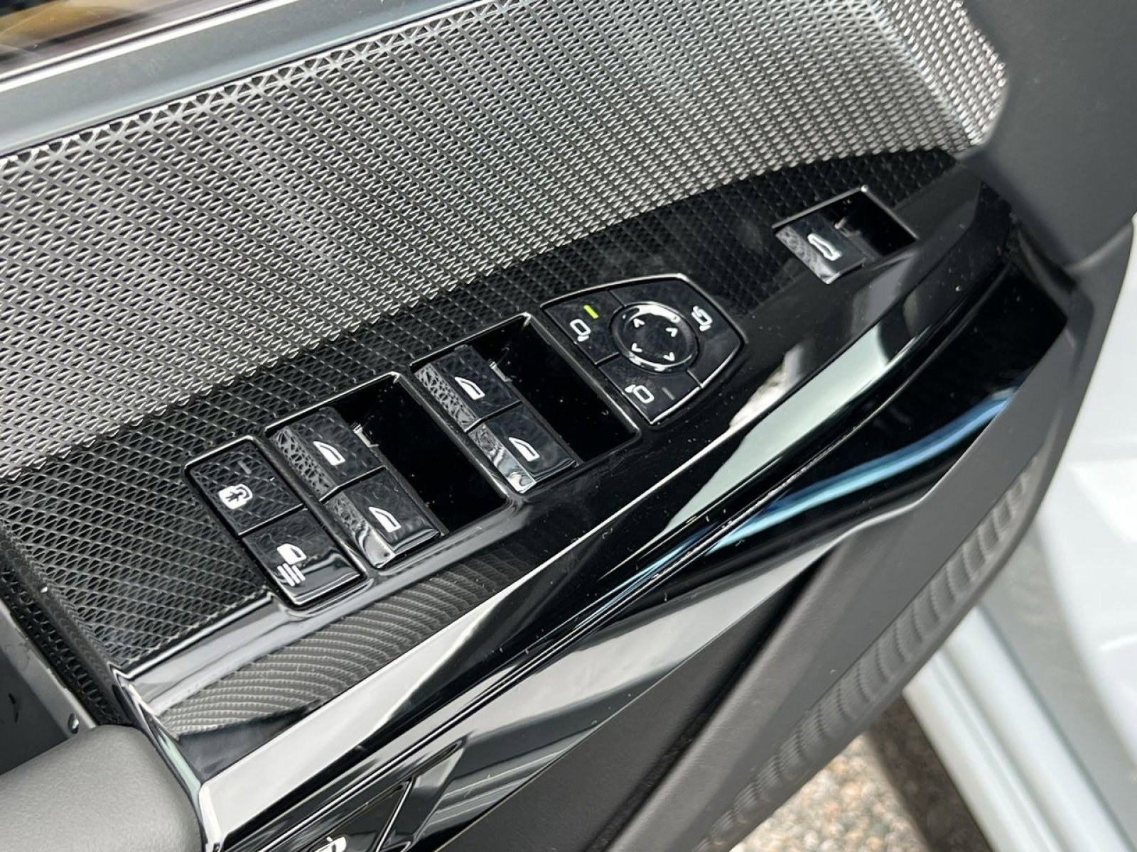 New 2025 BMW 740i xDrive w/ Executive Package image 12