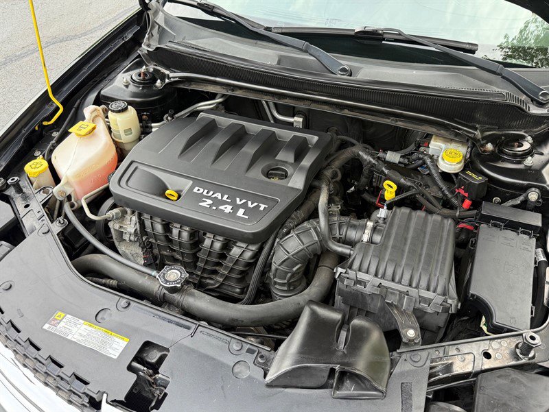 Used 2013 Dodge Avenger SE FWD image 12