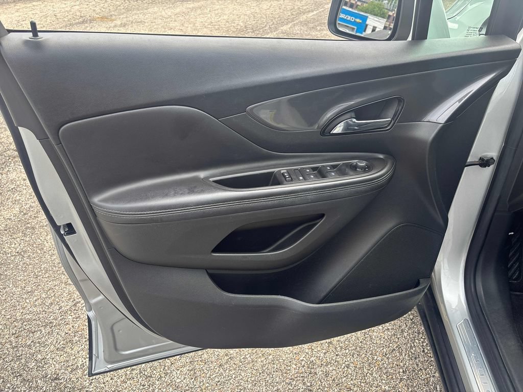 Used 2021 Buick Encore Preferred AWD/4WD image 9