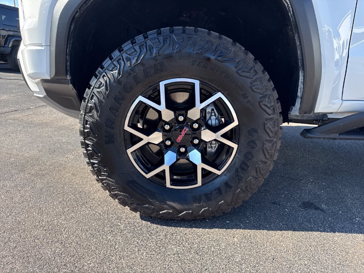Used 2024 GMC Canyon AT4X AWD/4WD image 23