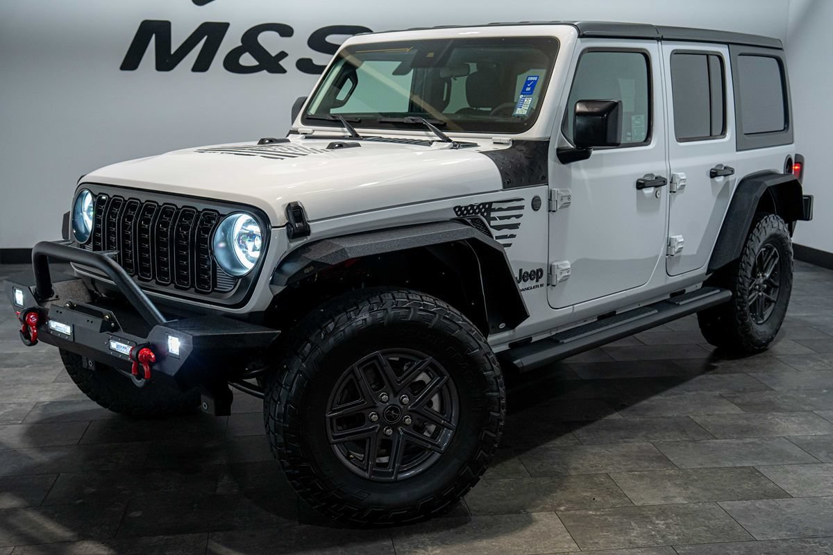 Used 2024 Jeep Wrangler Unlimited Sport AWD/4WD image 2
