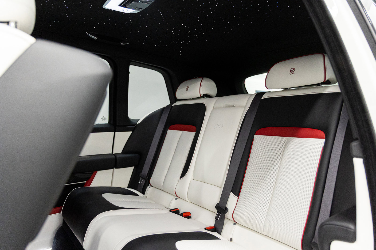 New 2026 Rolls-Royce Cullinan Black Badge image 48