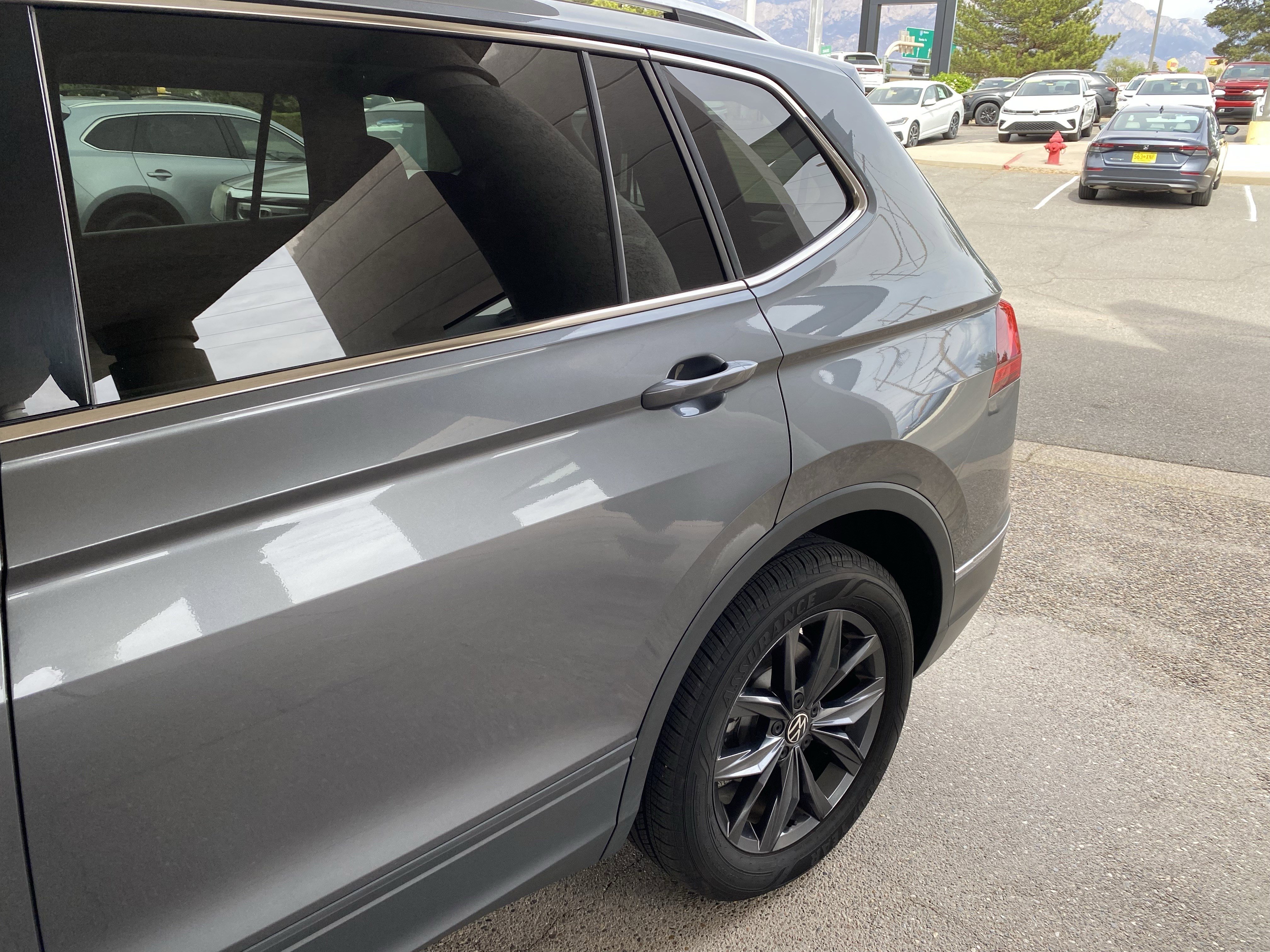 Used 2022 Volkswagen Tiguan SE w/ Panoramic Sunroof Package image 51