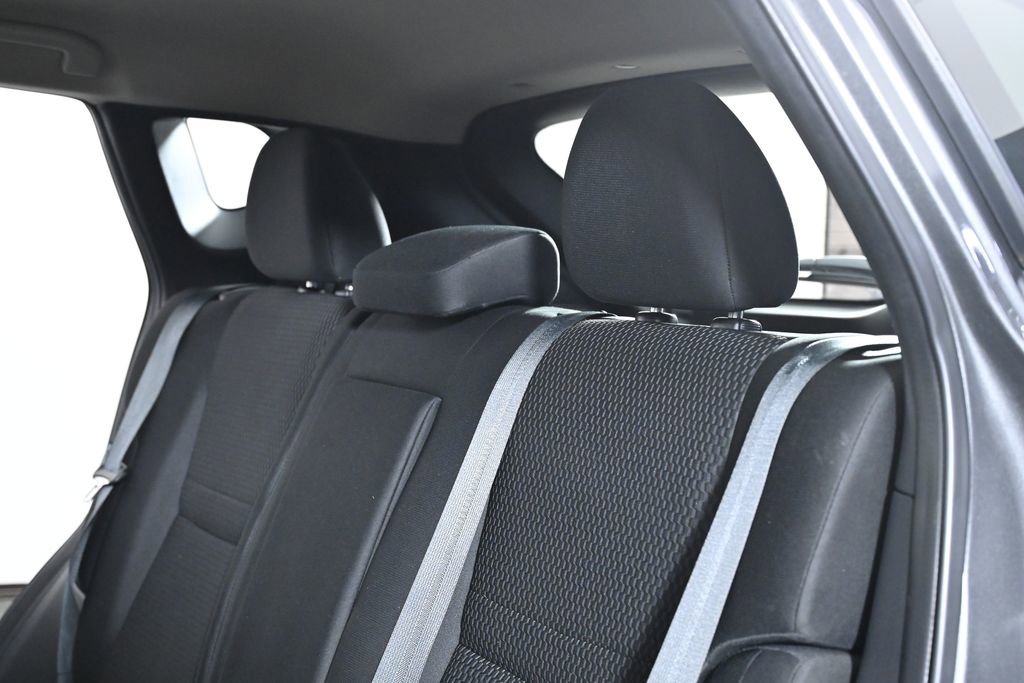 Used 2021 Nissan Rogue Sport S image 23