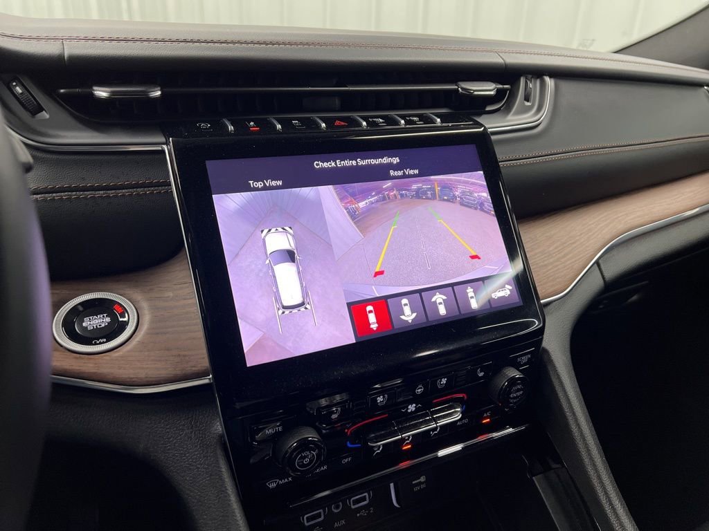 Used 2025 Jeep Grand Cherokee Summit w/ Luxury Tech Group V image 20