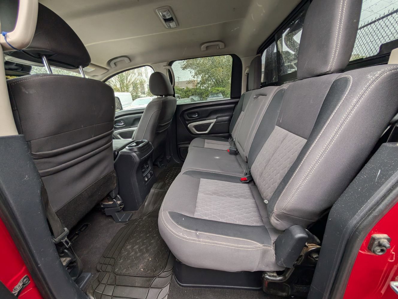 Used 2020 Nissan Titan SV w/ SV Convenience Package image 16