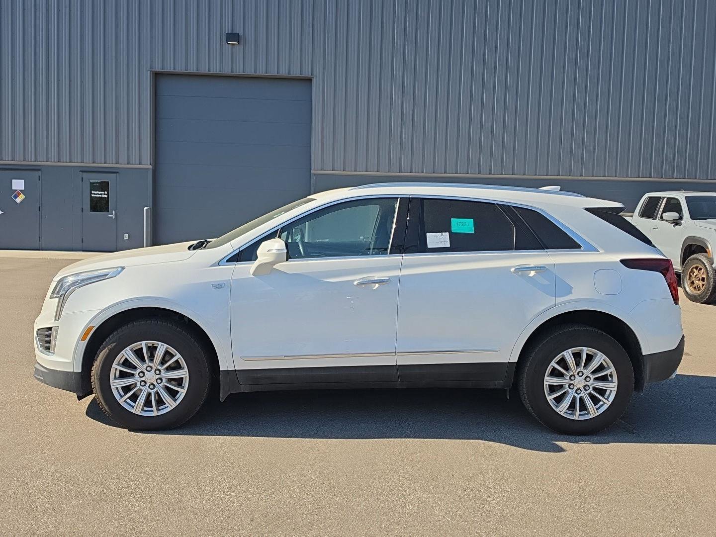 Used 2022 Cadillac XT5 Luxury w/ LPO, Floor Liner Package AWD/4WD image 6