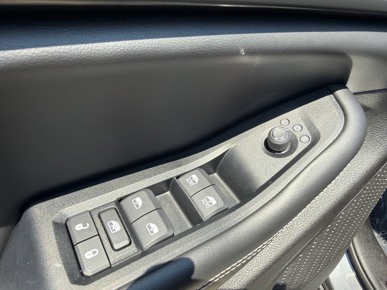 Used 2024 Jeep Grand Cherokee Altitude AWD/4WD image 15