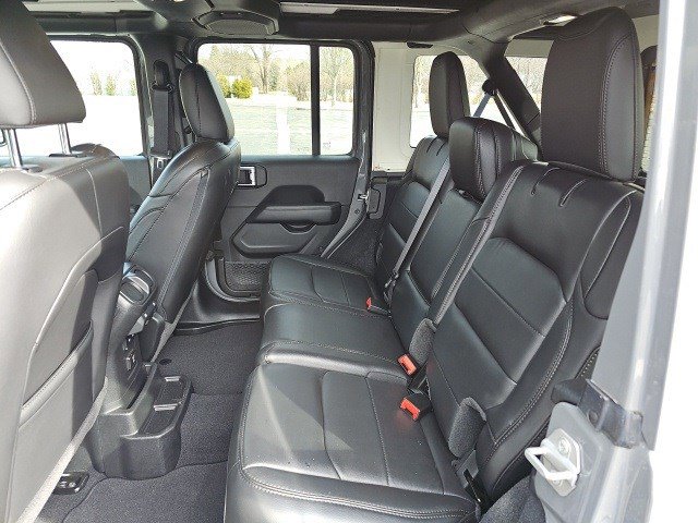 Used 2023 Jeep Wrangler Unlimited Sahara image 18