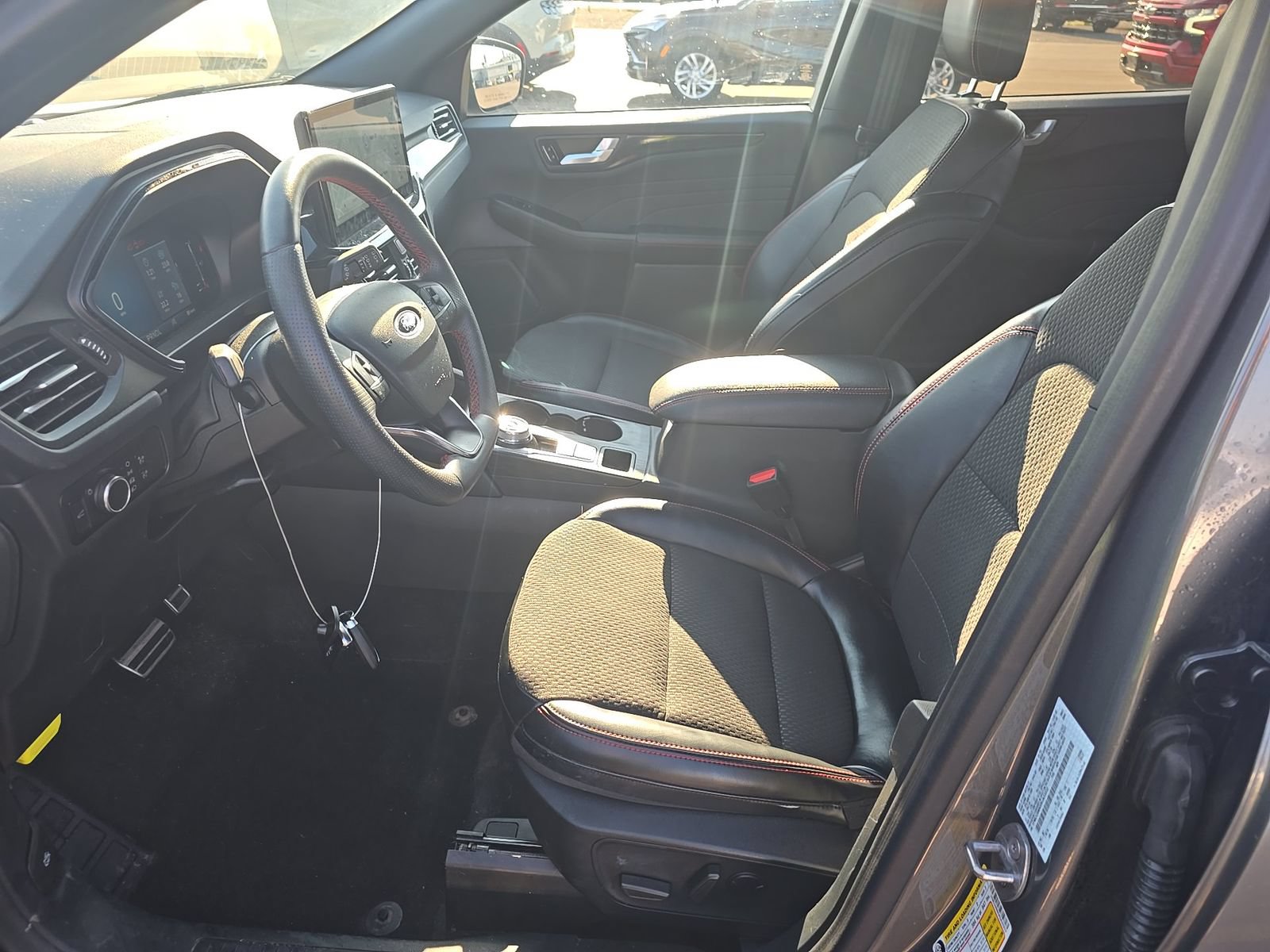 Used 2024 Ford Escape ST-Line w/ Tech Pack #1 AWD/4WD image 8
