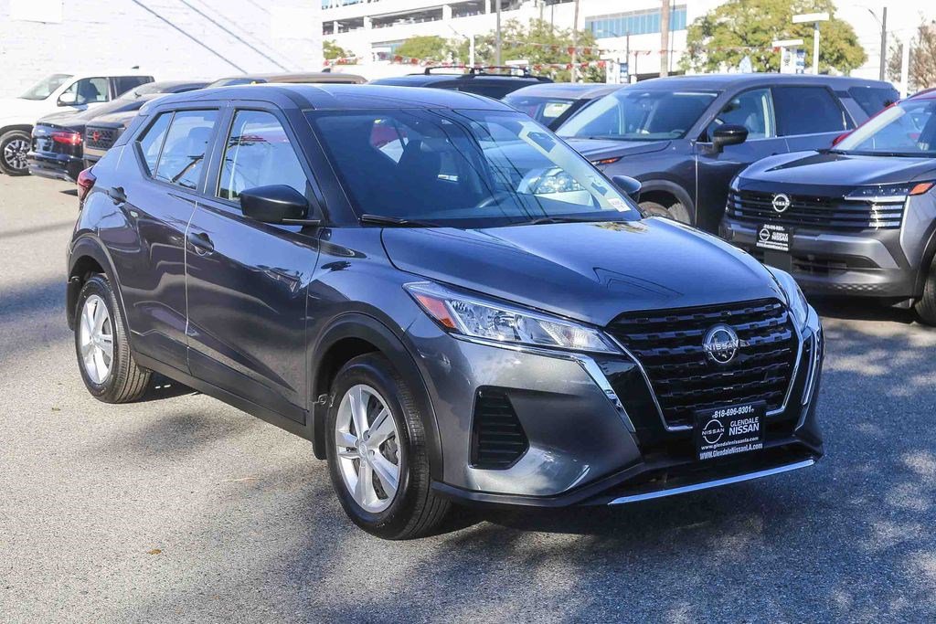 Used 2025 Nissan Kicks Play S image 3