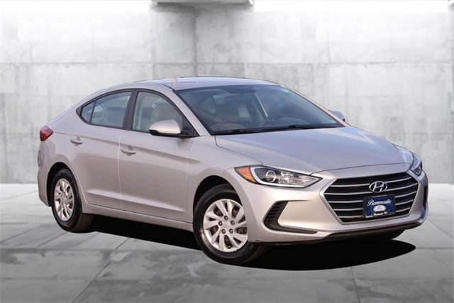 Used 2018 Hyundai Elantra SE image 2