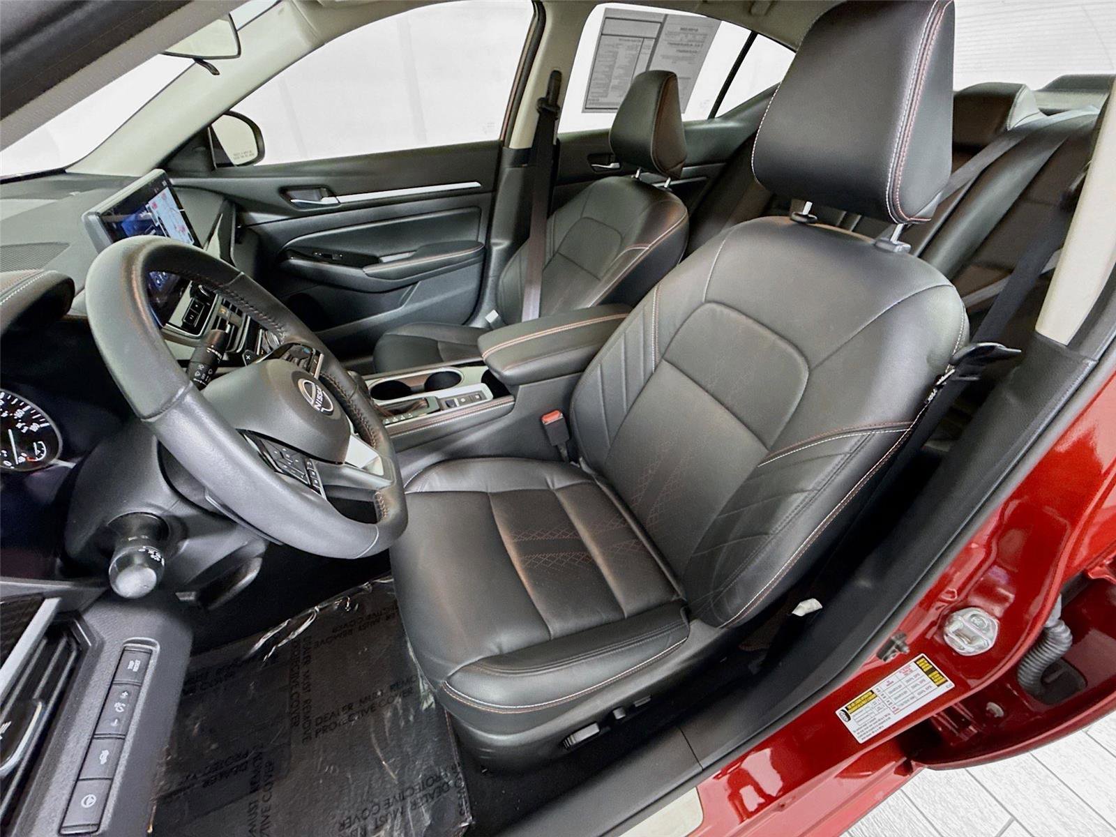Used 2024 Nissan Altima 2.0 SR FWD image 2