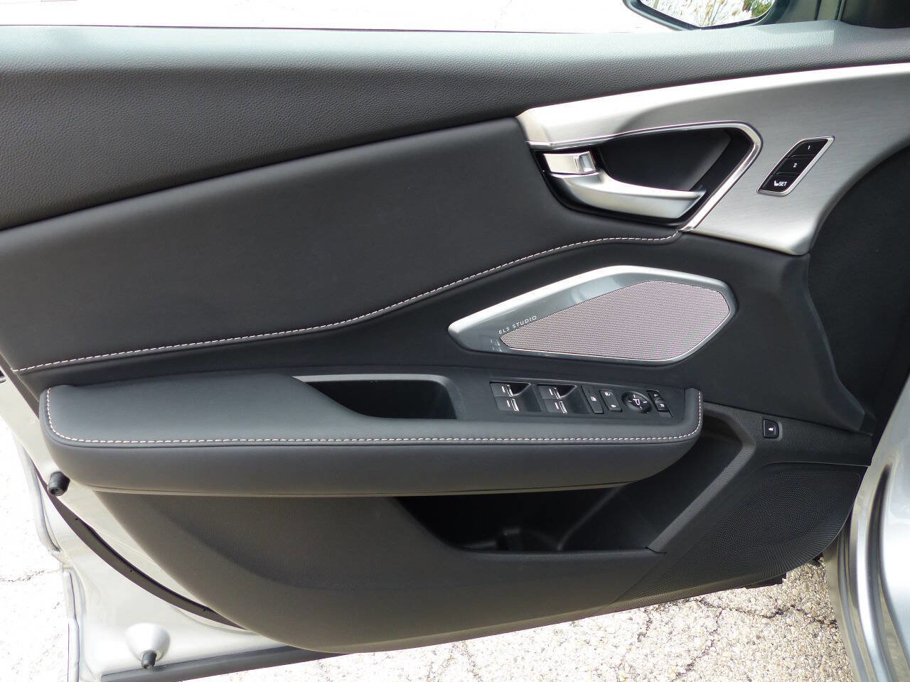 Used 2025 Acura RDX SH-AWD w/ Technology Package image 16