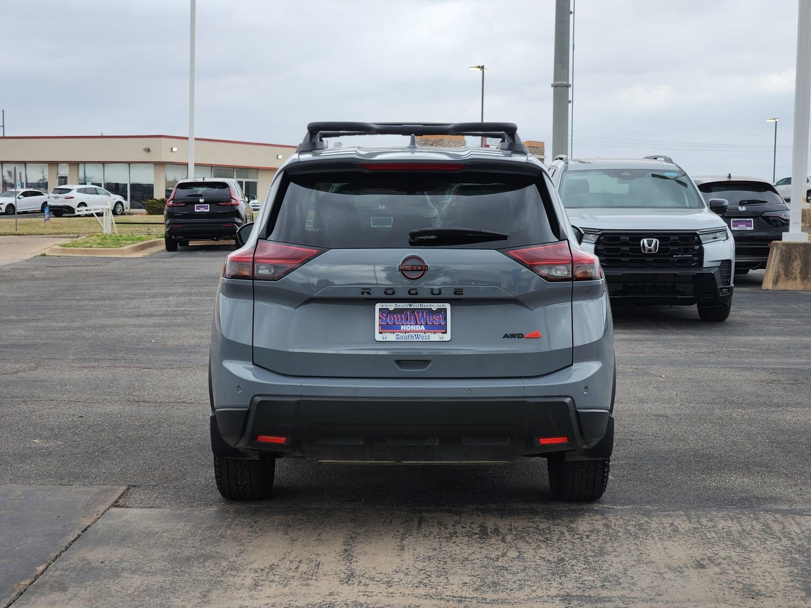 Used 2025 Nissan Rogue SV image 8