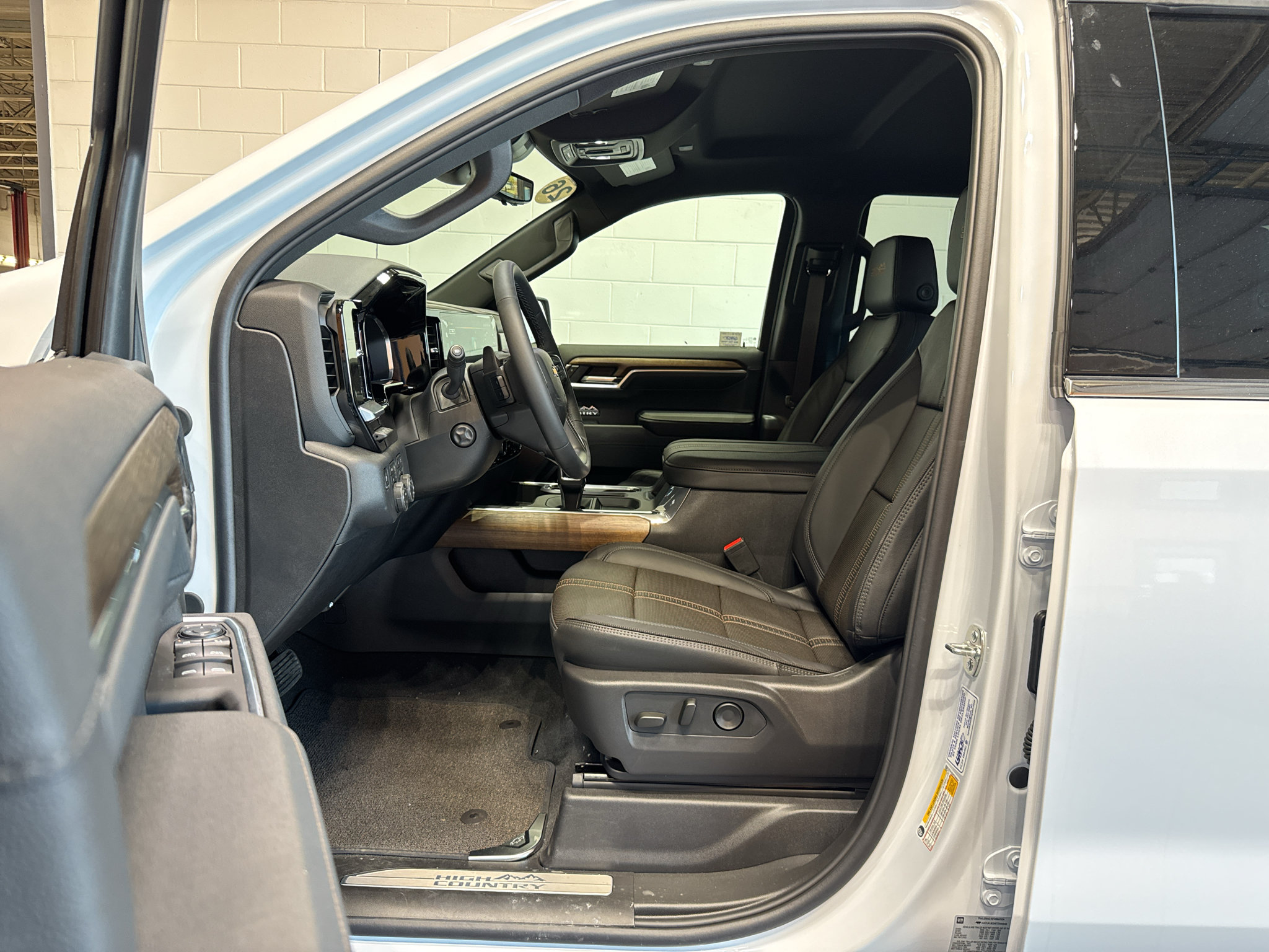 New 2026 Chevrolet Silverado 1500 High Country w/ Technology Package AWD/4WD image 18
