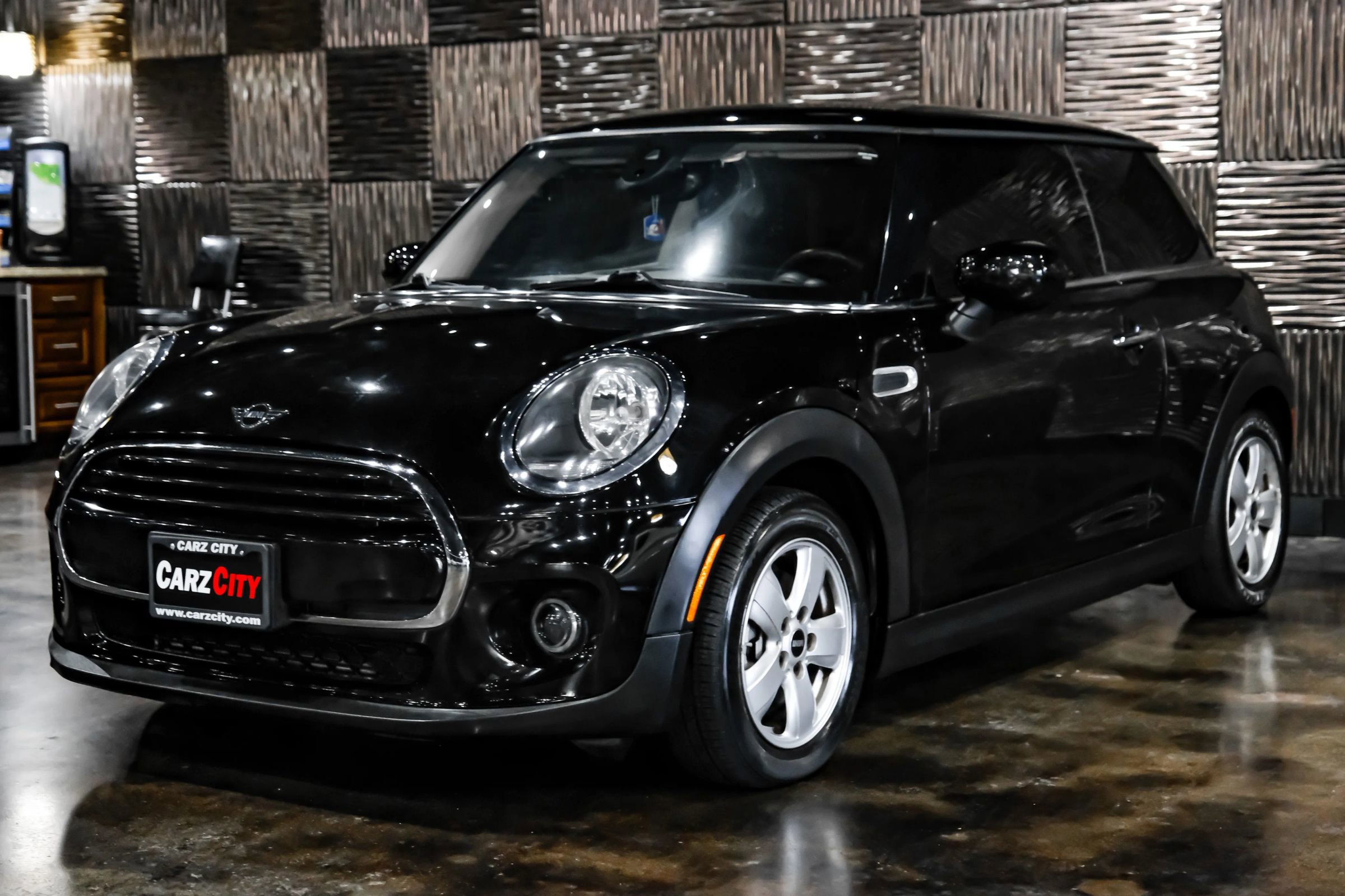 Used 2021 MINI Cooper 2-Door Hardtop FWD image 6
