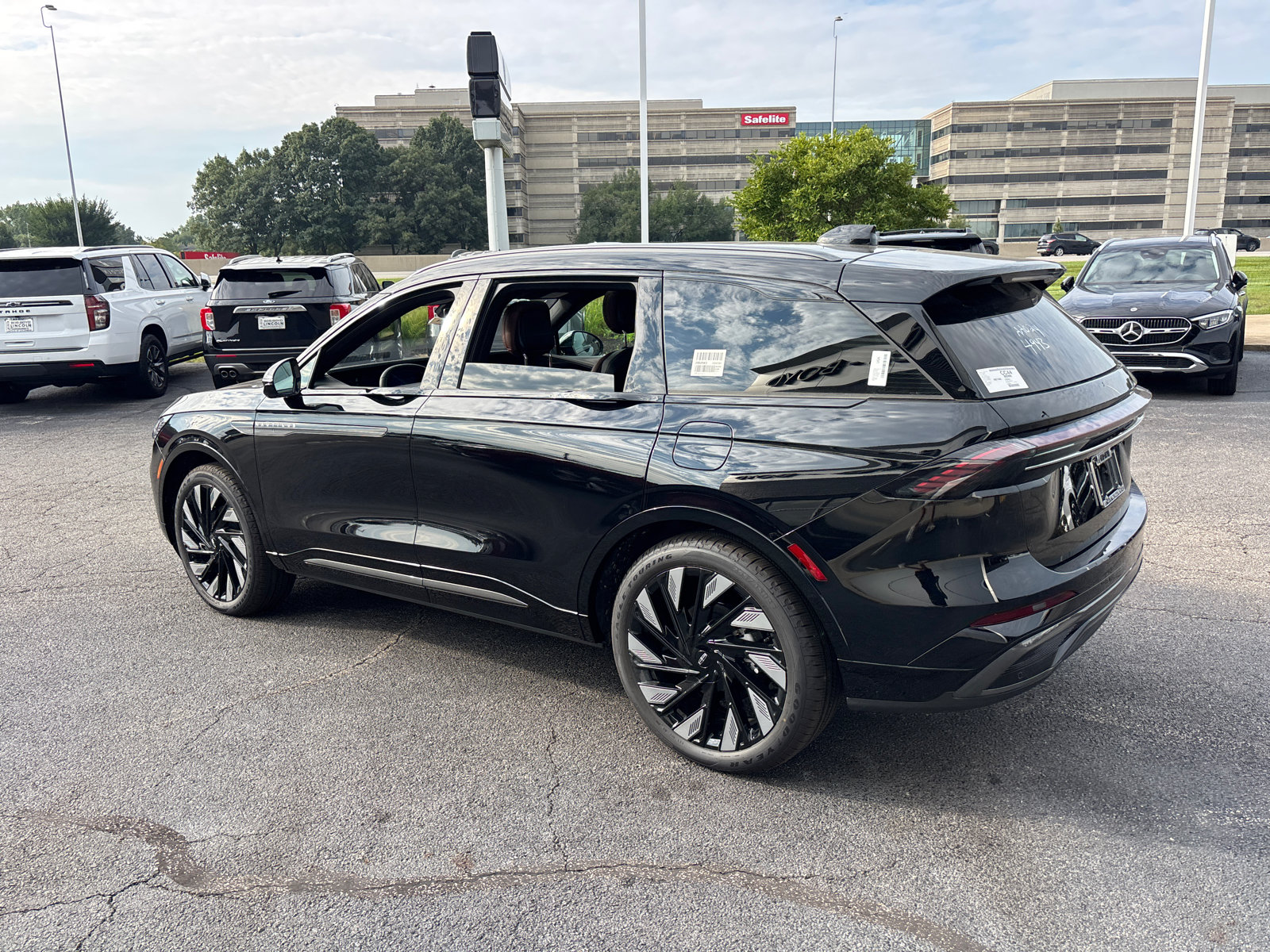 New 2026 Lincoln Nautilus Reserve w/ Jet Appearance Package AWD/4WD image 5