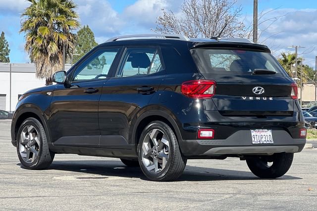 Used 2025 Hyundai Venue SEL image 6