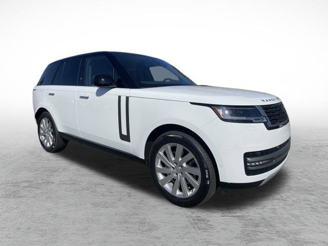 New 2025 Land Rover Range Rover SE image 3