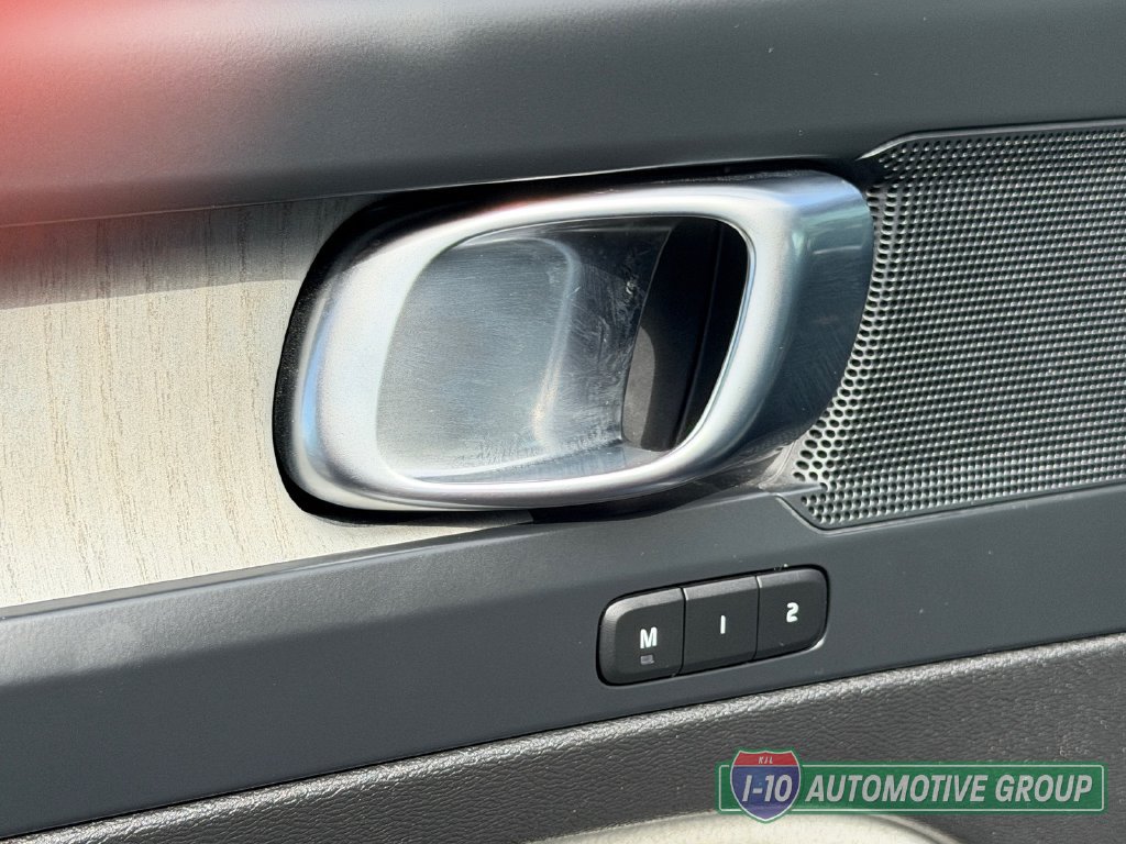 Used 2023 Volvo XC40 B4 Plus w/ Protection Package Premier FWD image 17