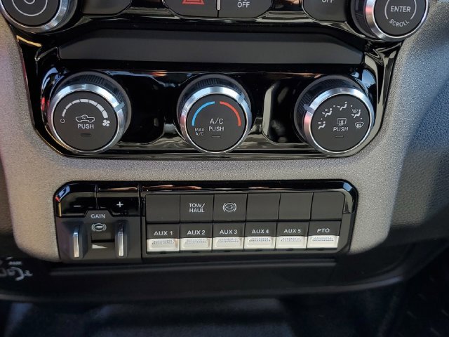 New 2026 RAM 5500 Tradesman w/ Chrome Appearance Group AWD/4WD image 32