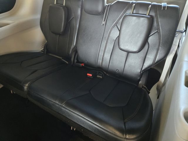 Used 2020 Chrysler Pacifica Touring-L image 33
