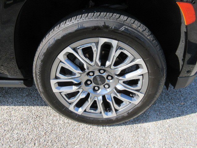 Used 2023 GMC Yukon XL Denali Ultimate image 9