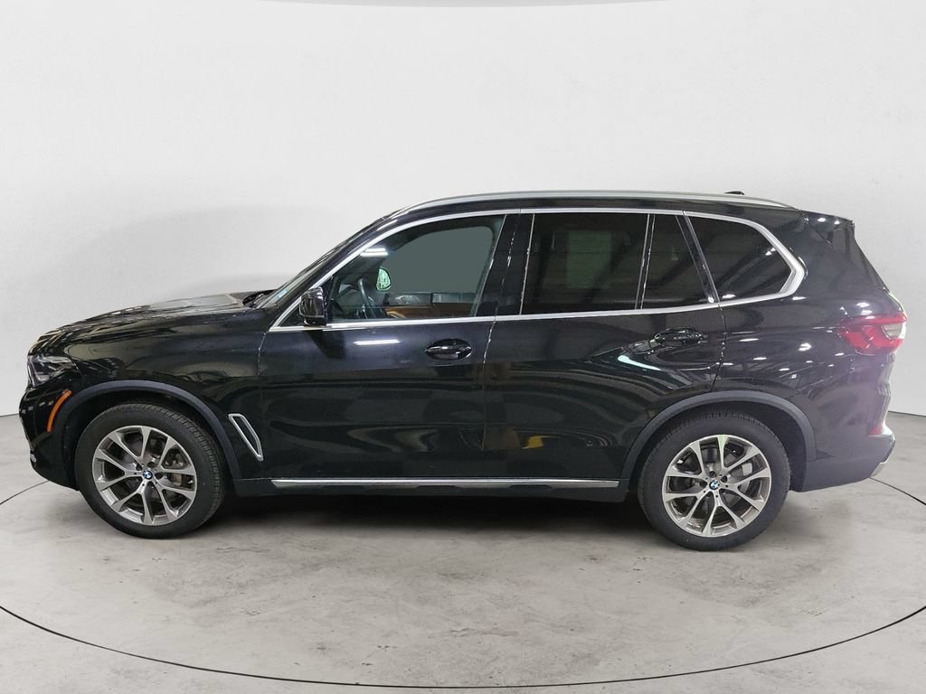 Used 2022 BMW X5 xDrive40i w/ Premium Package AWD/4WD image 2