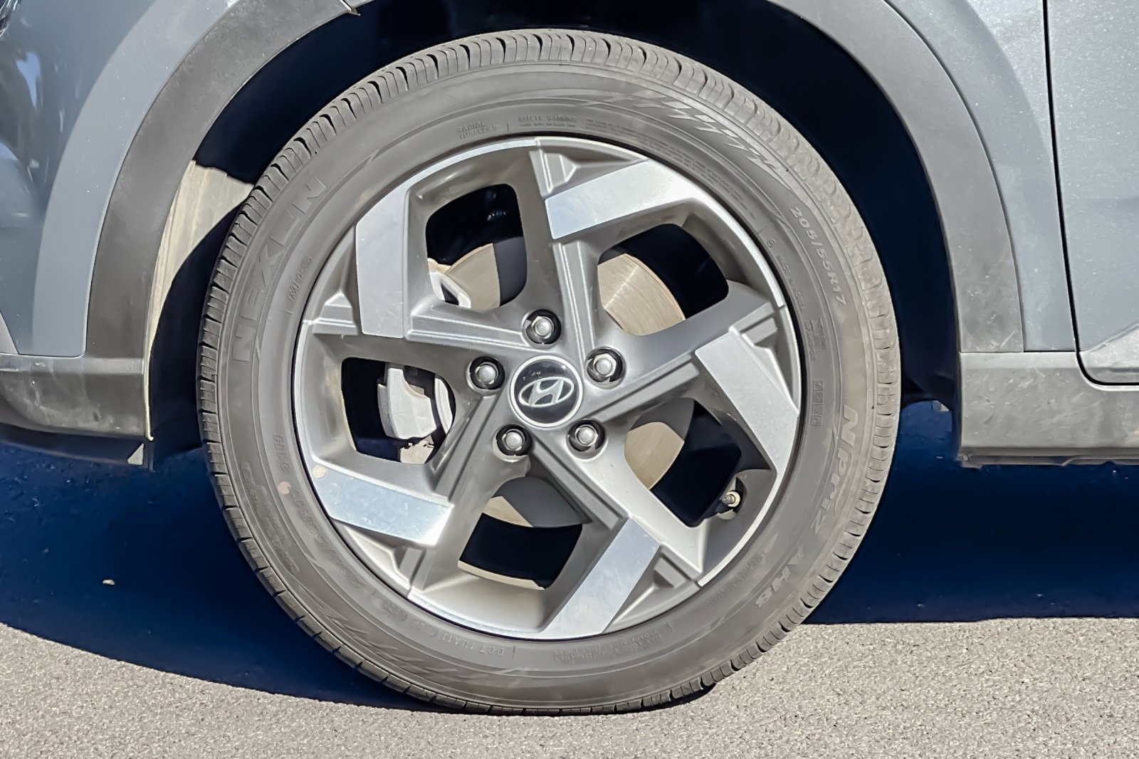 Certified 2025 Hyundai Venue SEL image 38