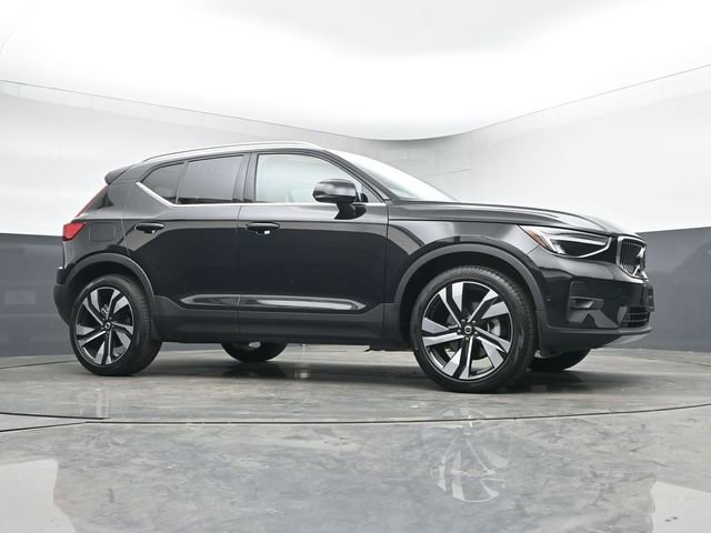 Used 2023 Volvo XC40 B5 Plus w/ Protection Package Premier AWD/4WD image 34