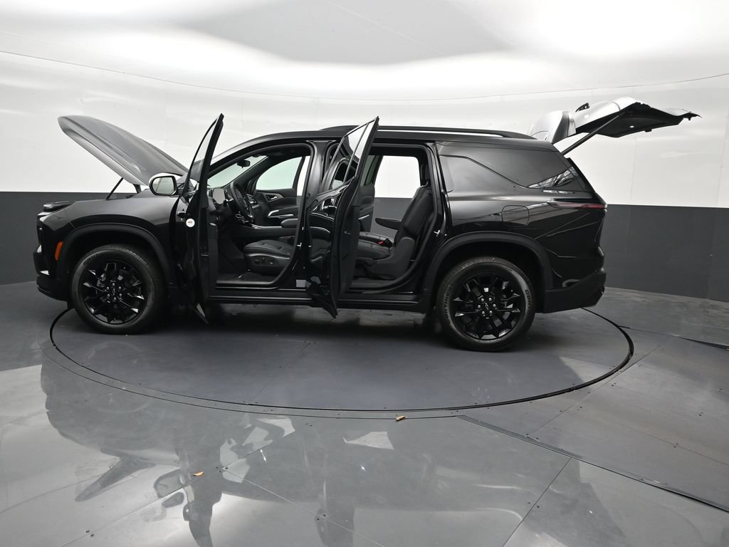 Used 2025 Chevrolet Traverse LT w/ Midnight/Sport Edition FWD image 36
